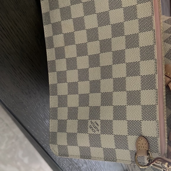 Almost brand new no stains excellent condition. - Picture 2 of 7